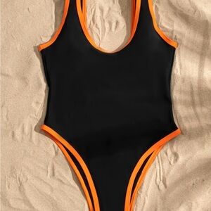 SHEIN Summer Contrast Binding One
Piece Swimsuit